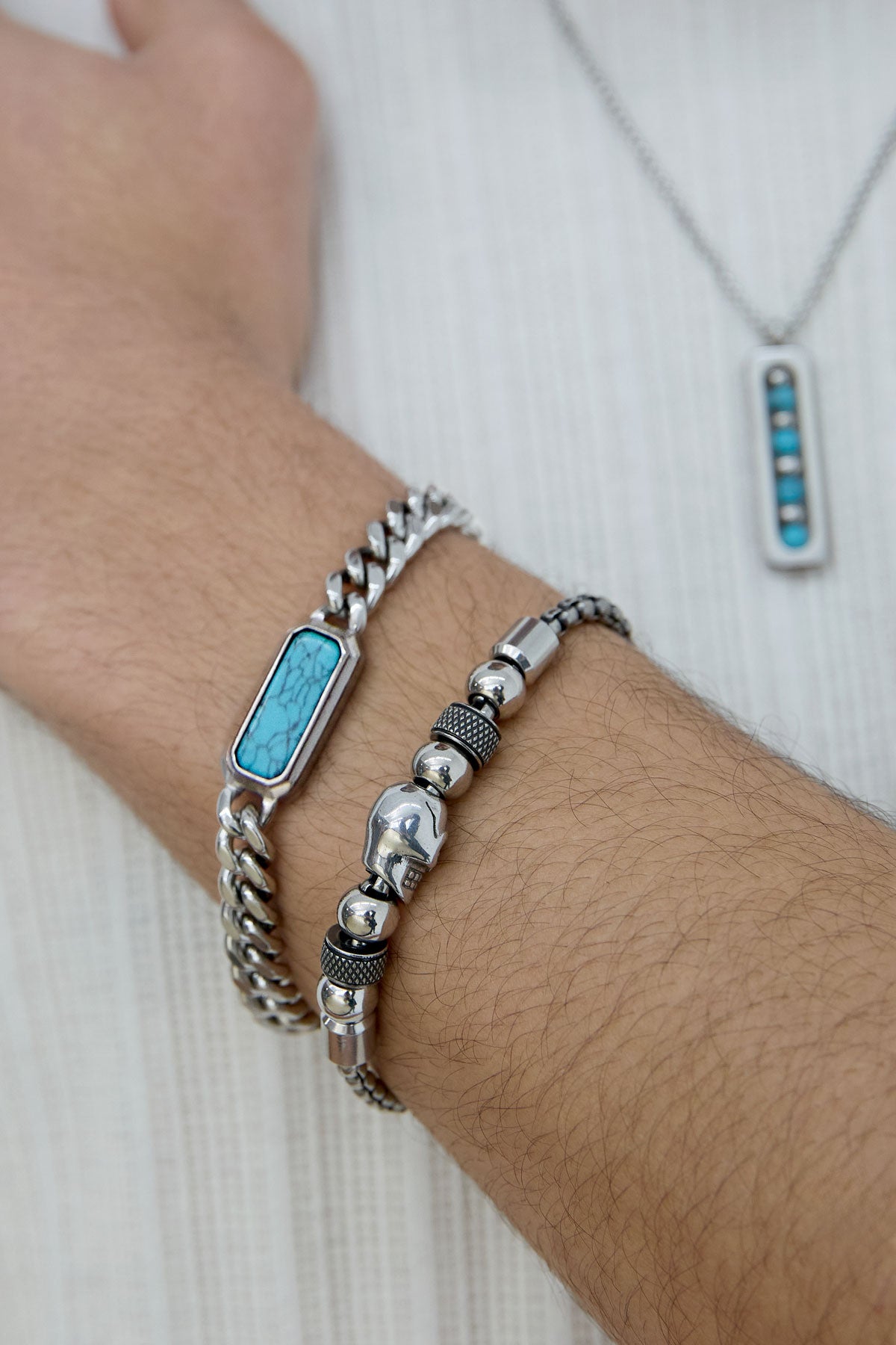 Aanrader Zilverkleurige heren schakel armband met turquoise steen