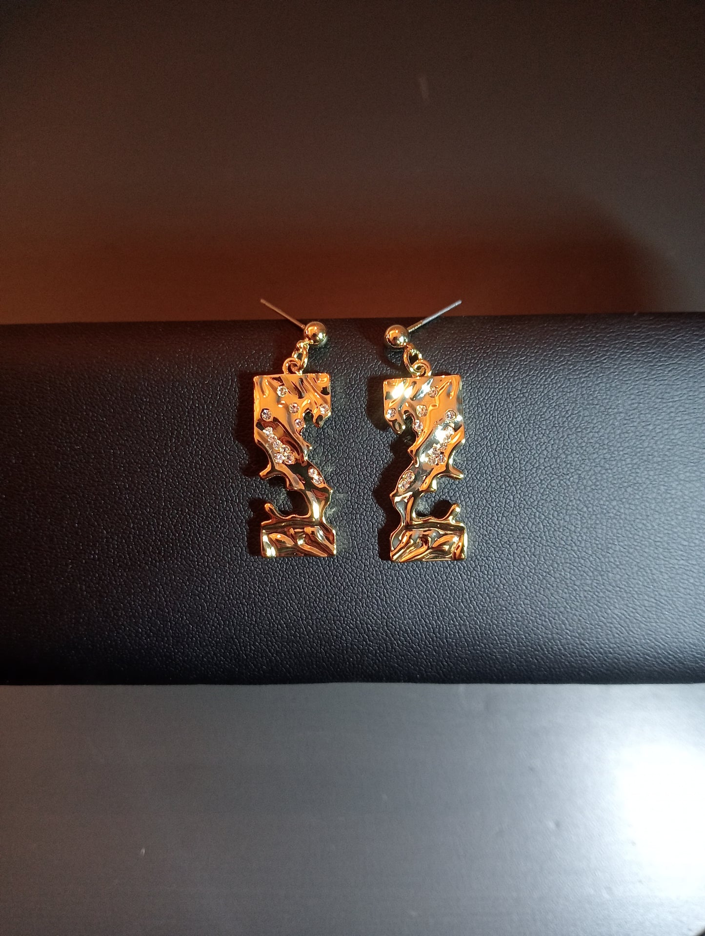 Goudkleurige fantasie oorbellen BEjewels