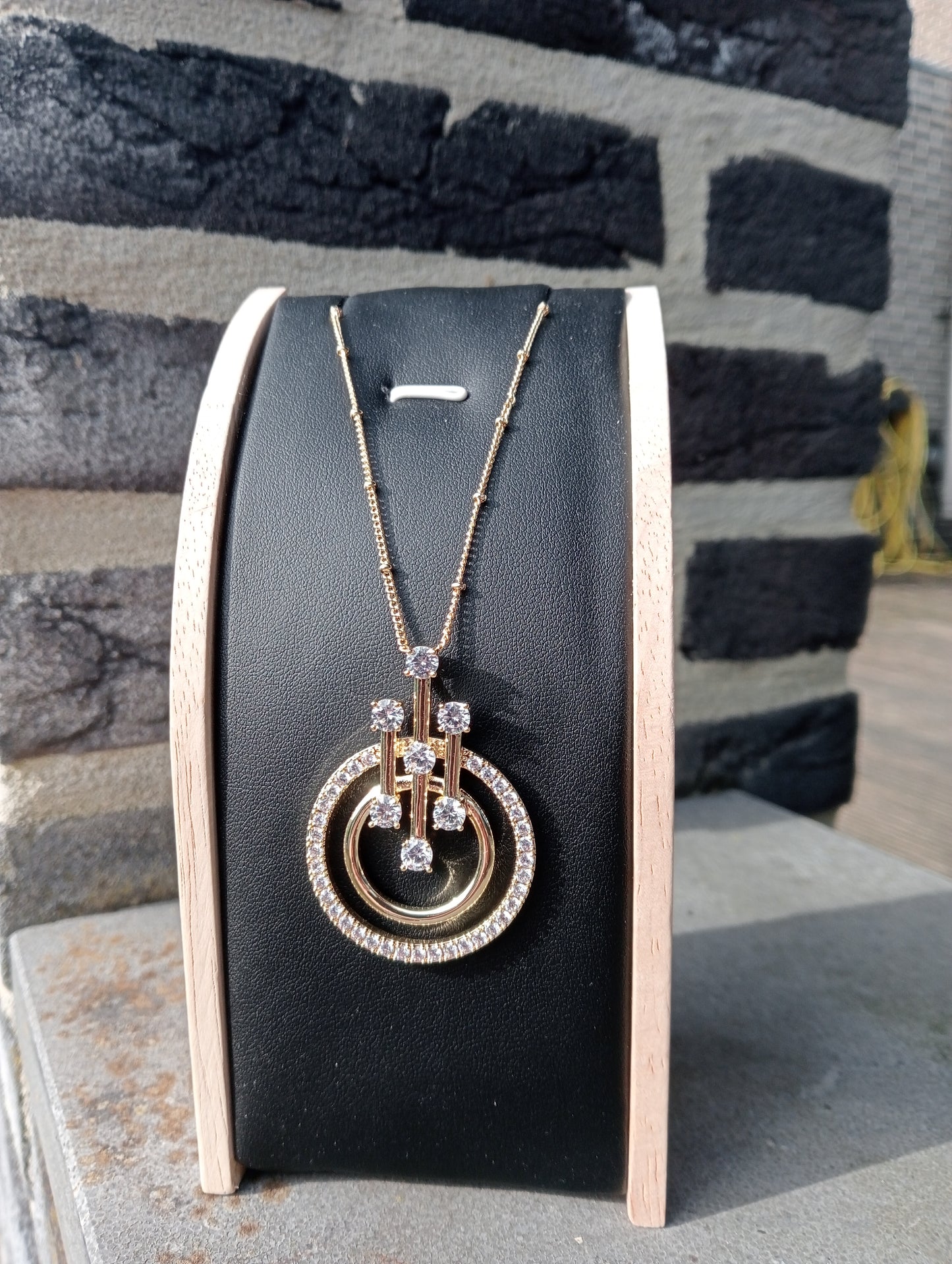 Goudkleurige fantasie ketting met steentjes BEjewels