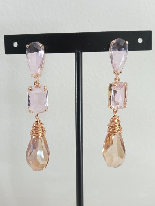 Goudkleurige lange roze met champagne oorbellen