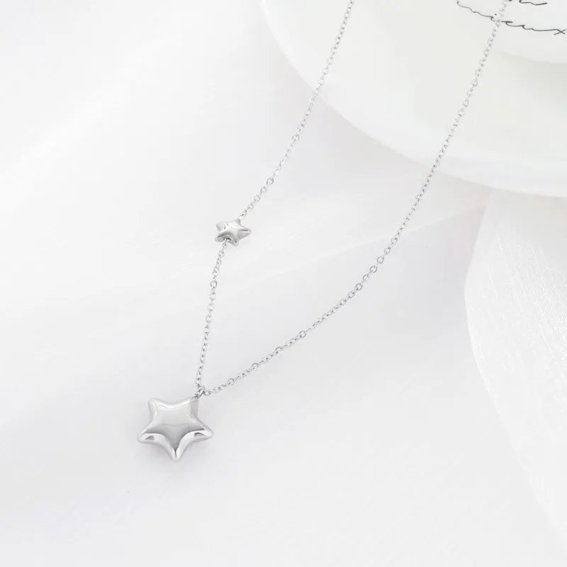 Zilverkleurige ketting met Grote en kleine ster