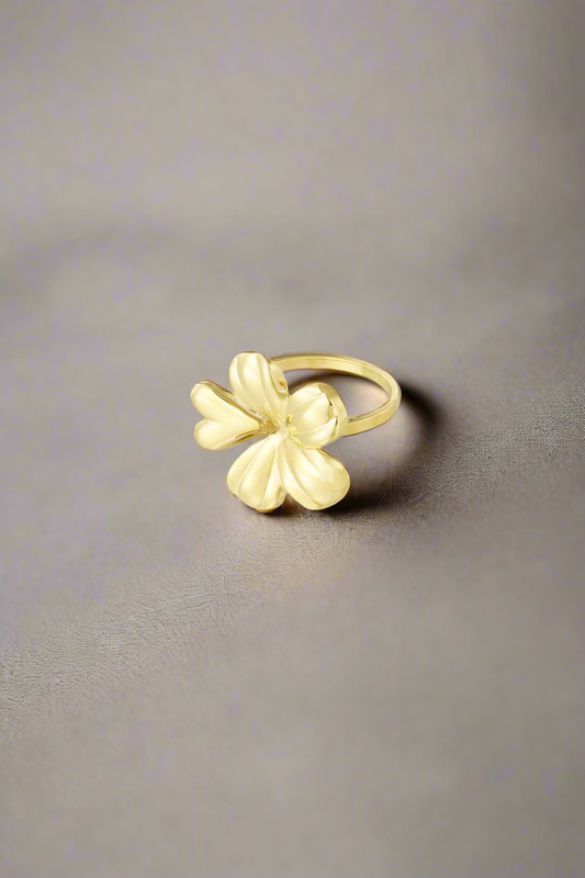 Goudkleurige  romantische bloemen ring