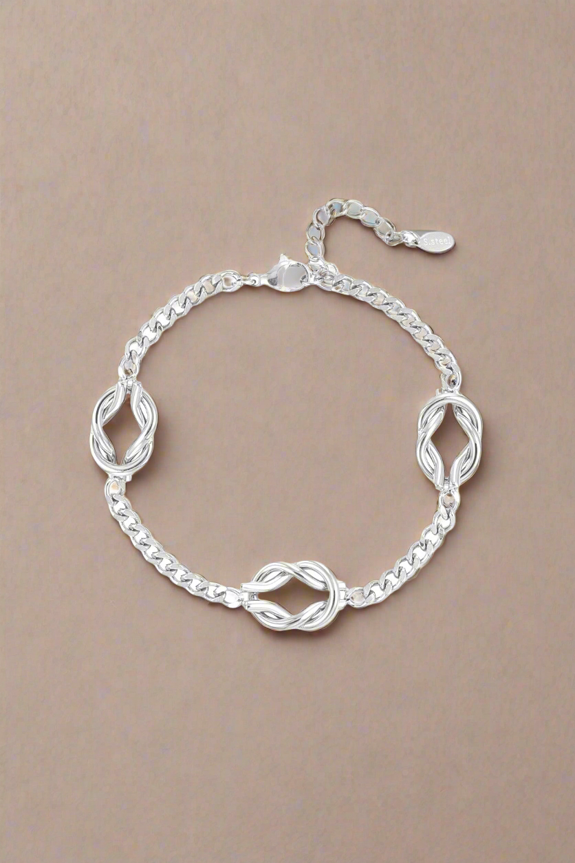 Zilverkleurige liefdes knoop armband