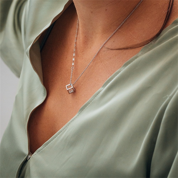 A) Hanger Bedel Hollow cube stone zilver iXXXi