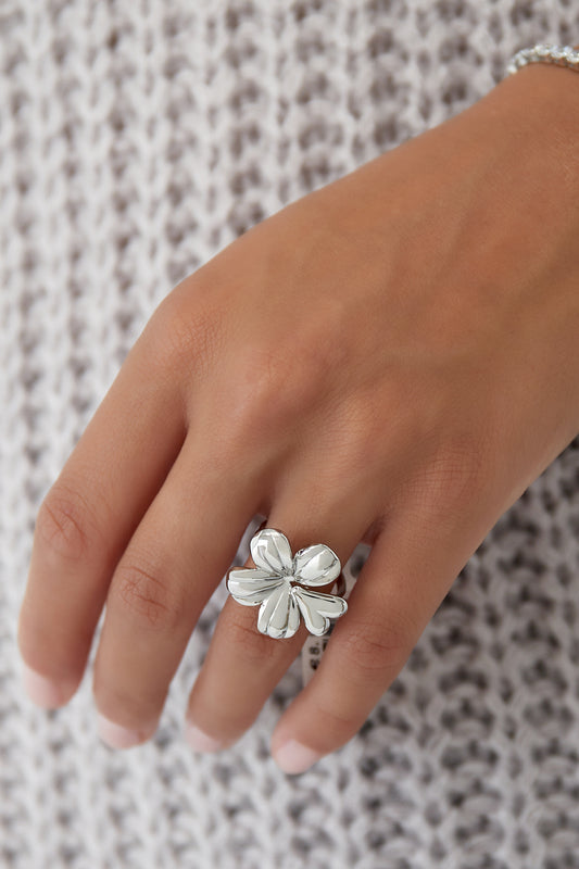 Zilverkleurige romantische bloemen ring