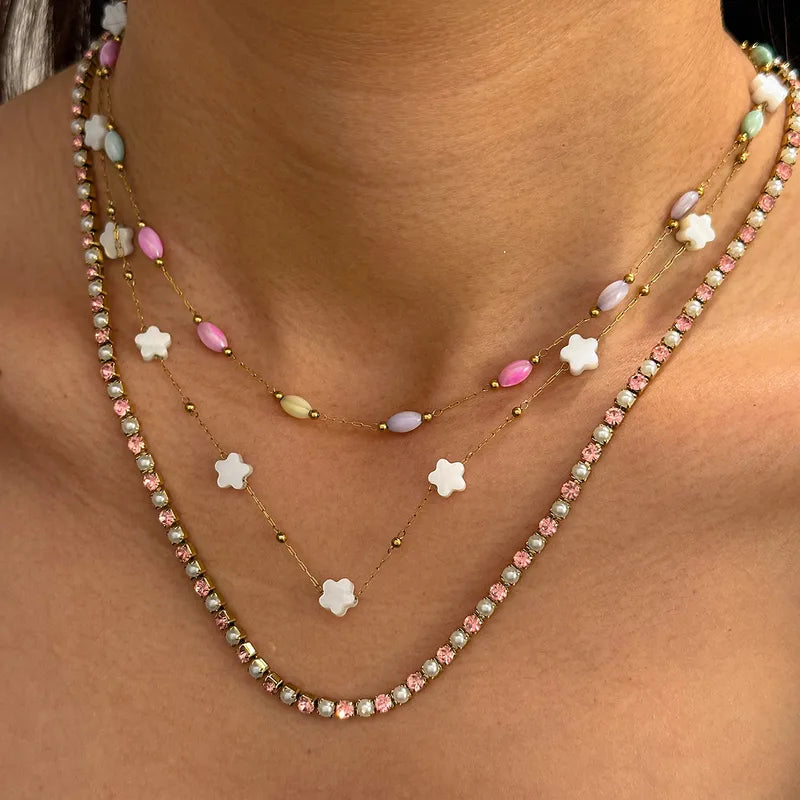 Witte bloemen ketting