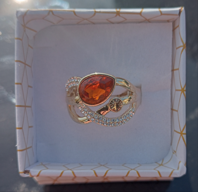 Bruine steen met strass-steentjes goudkleurige elastische ring BEjewels