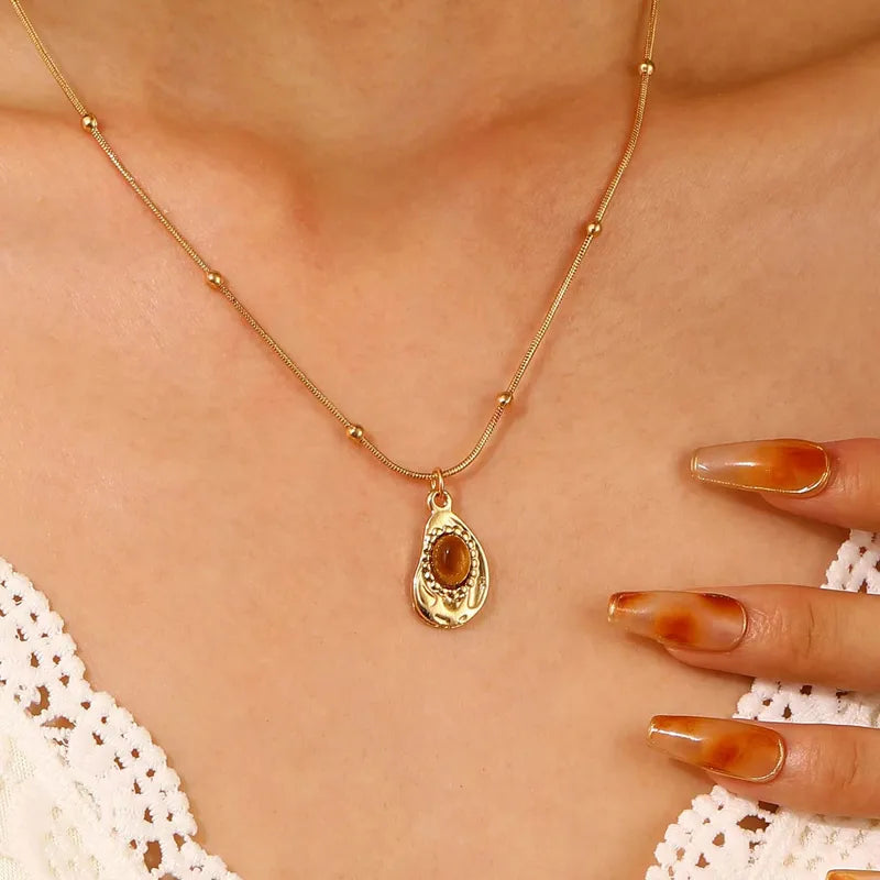 Goudkleurige bolletjes ketting met bruin steentje Sweet 7