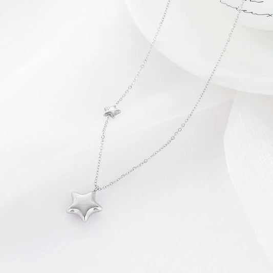Zilverkleurige ketting met Grote en kleine ster