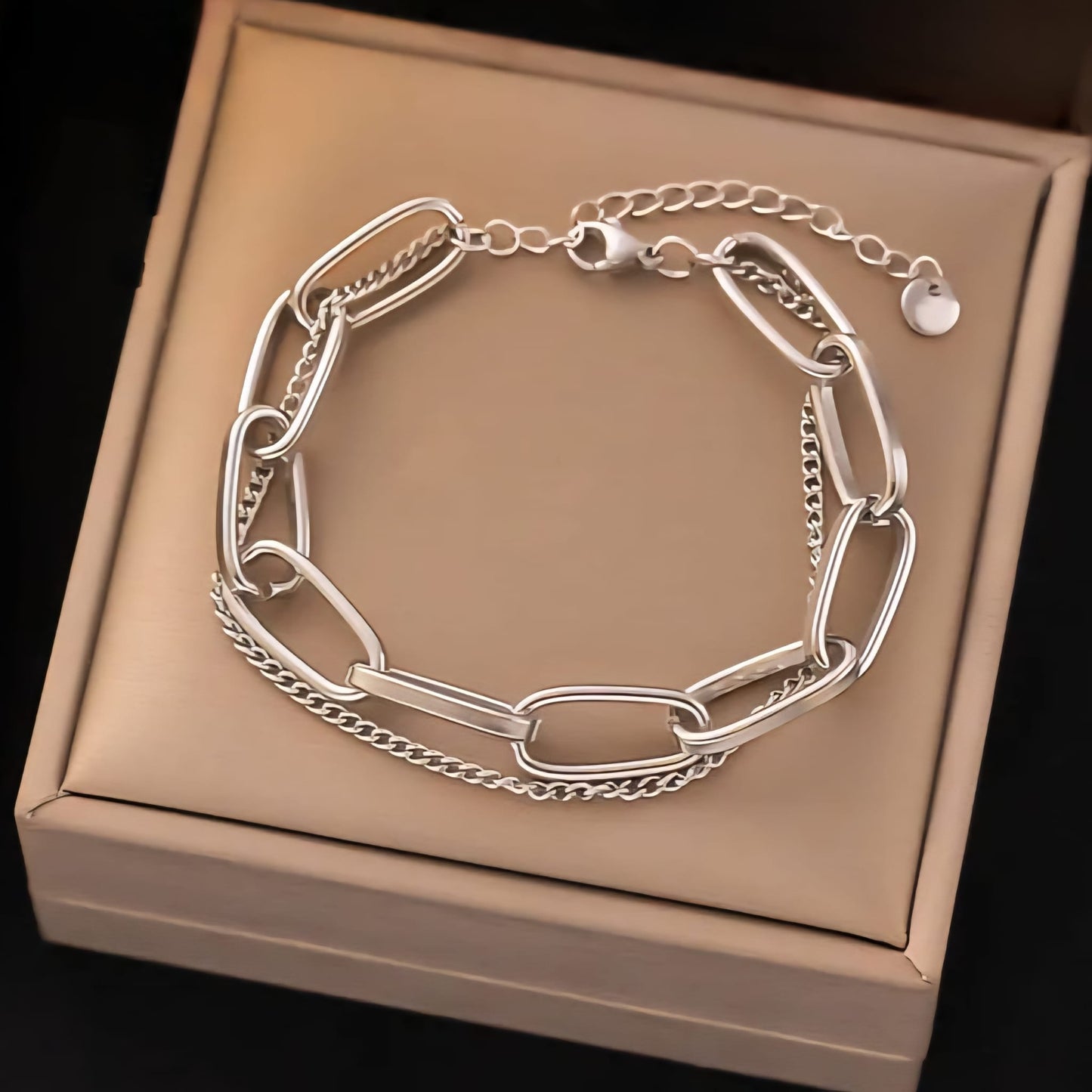 Cubaanse Schakelarmband Bewerkt met een fijn ketting Zilverkleurig