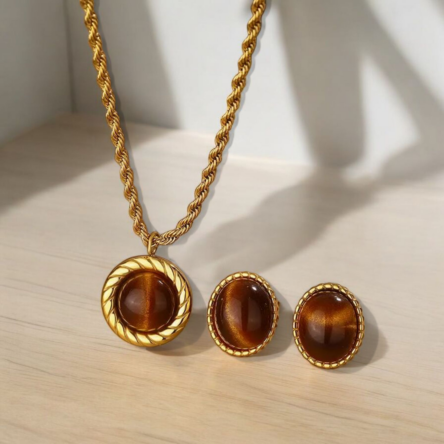 Goudkleurige ketting met oorbellen grote bruine steen Sweet 7