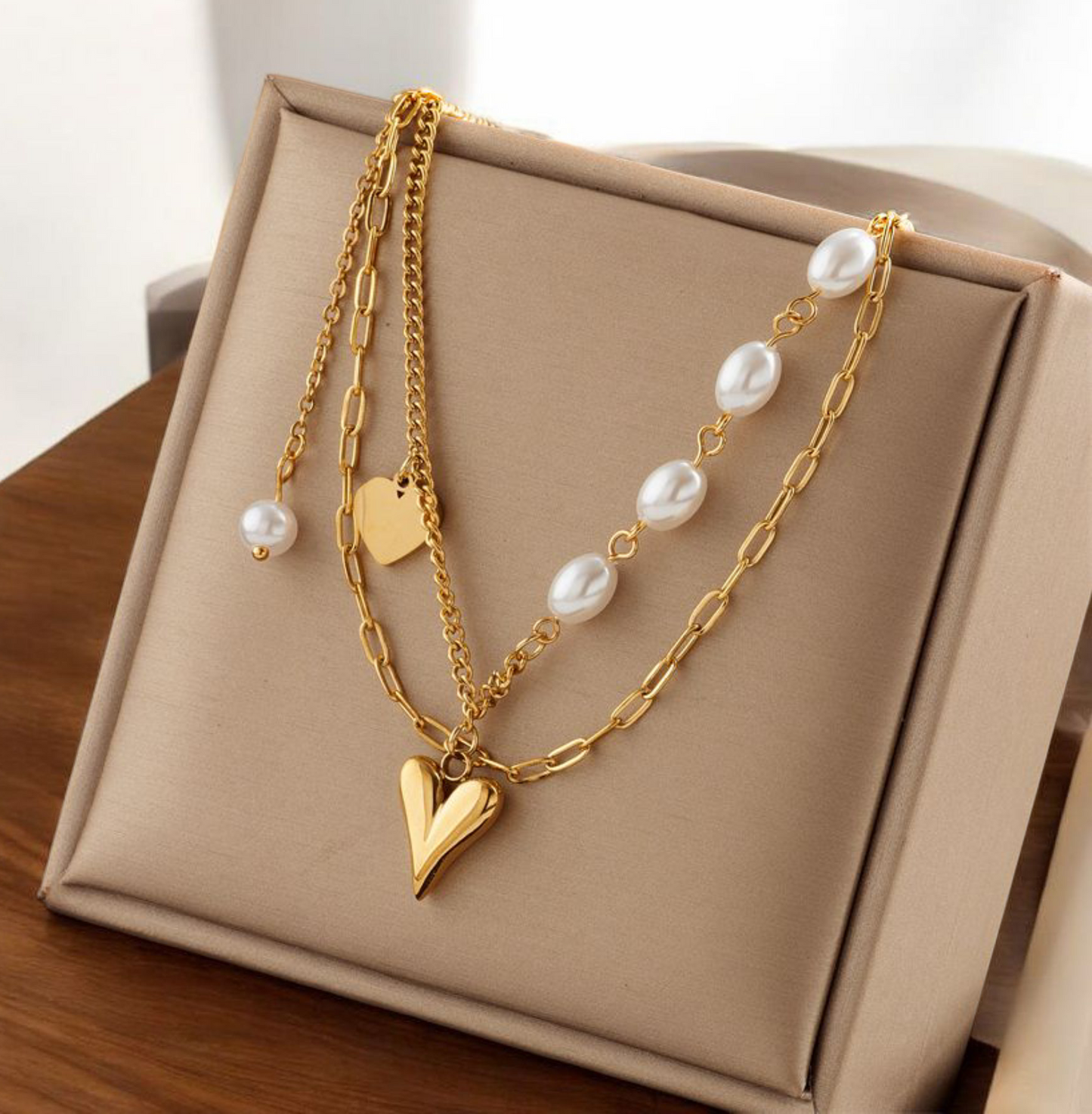 Goudkleurige laagjes ketting met parels